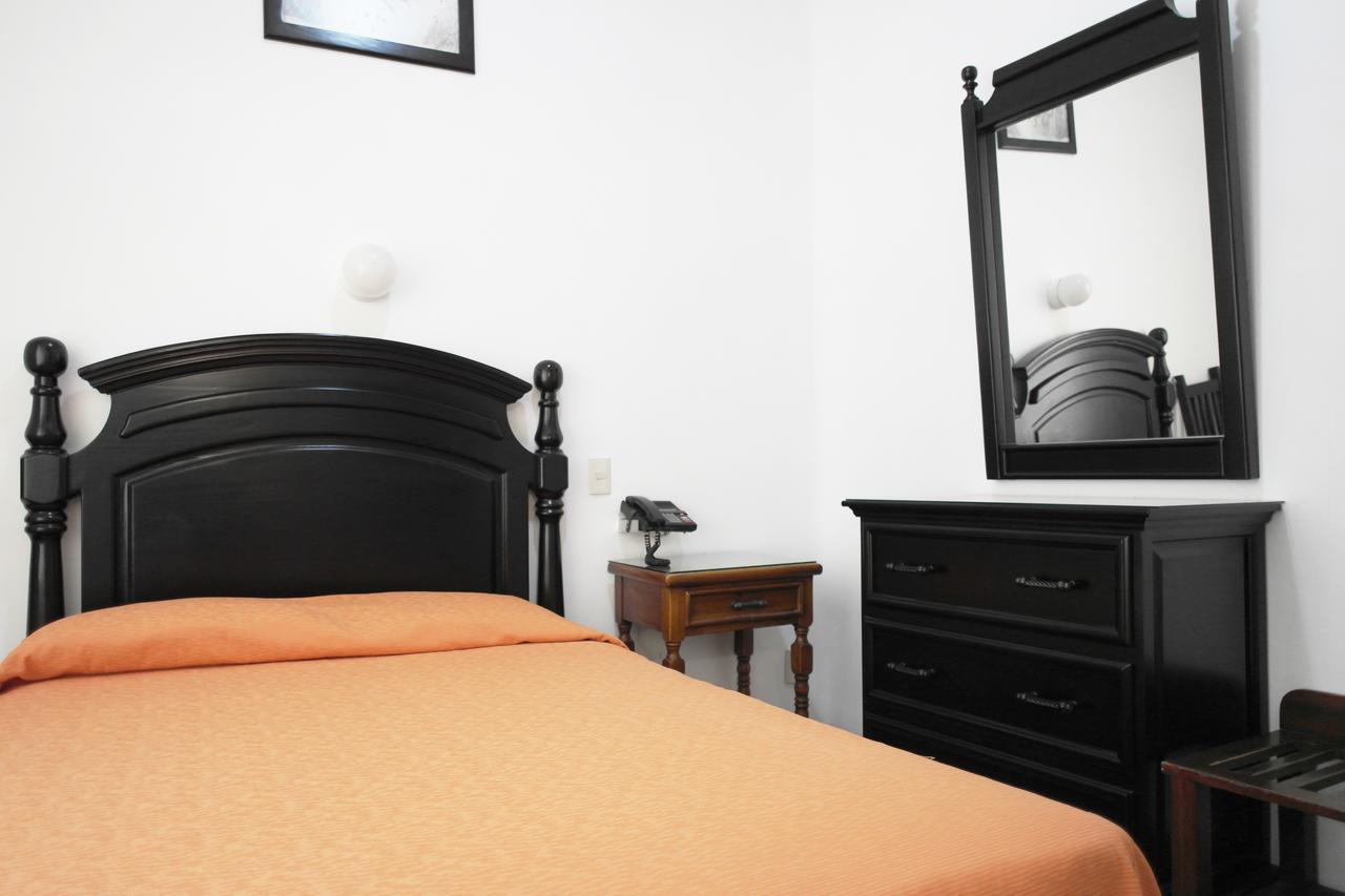 Hotel De Los Banos Pachuca ภายนอก รูปภาพ